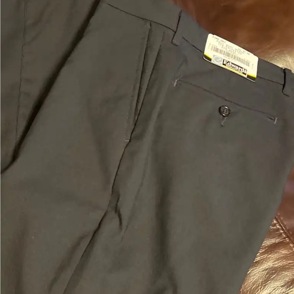 Dillards brand new Men’s suit , new size 34-30